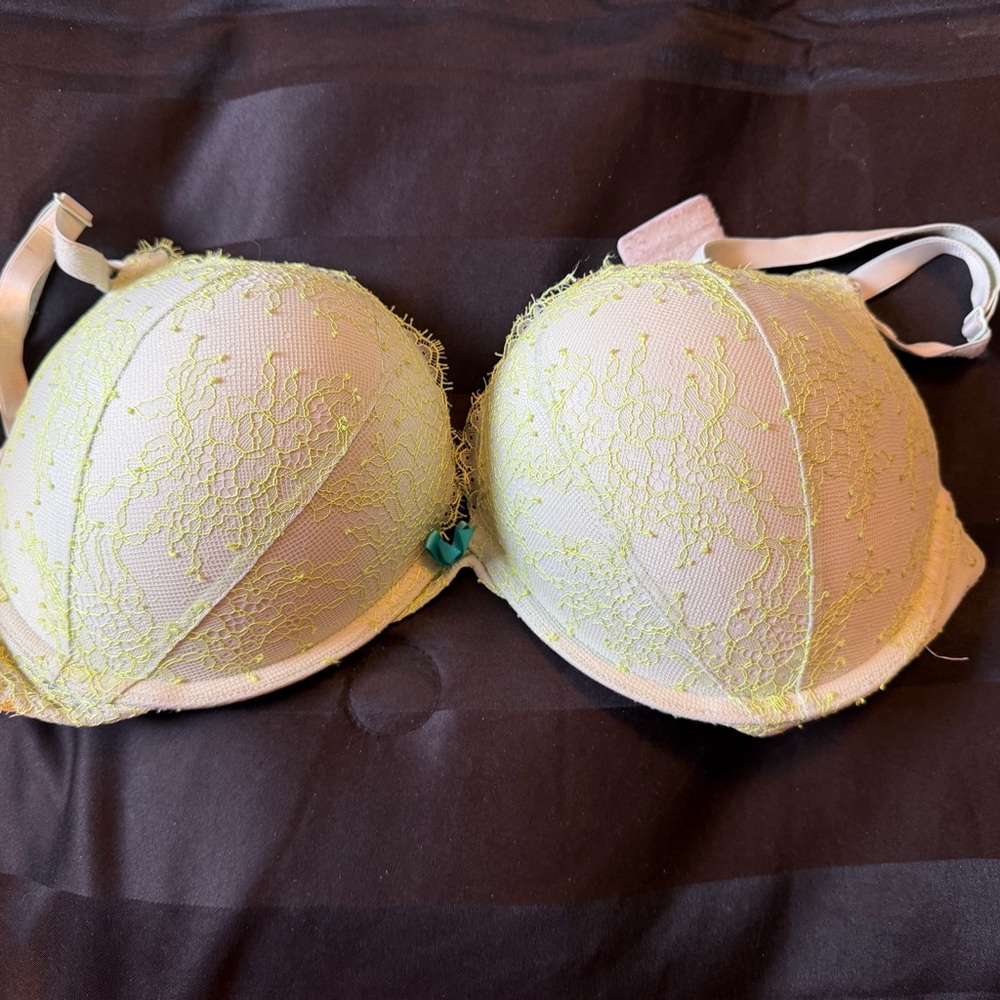 36DD Victorias Secret bombshell lace light green